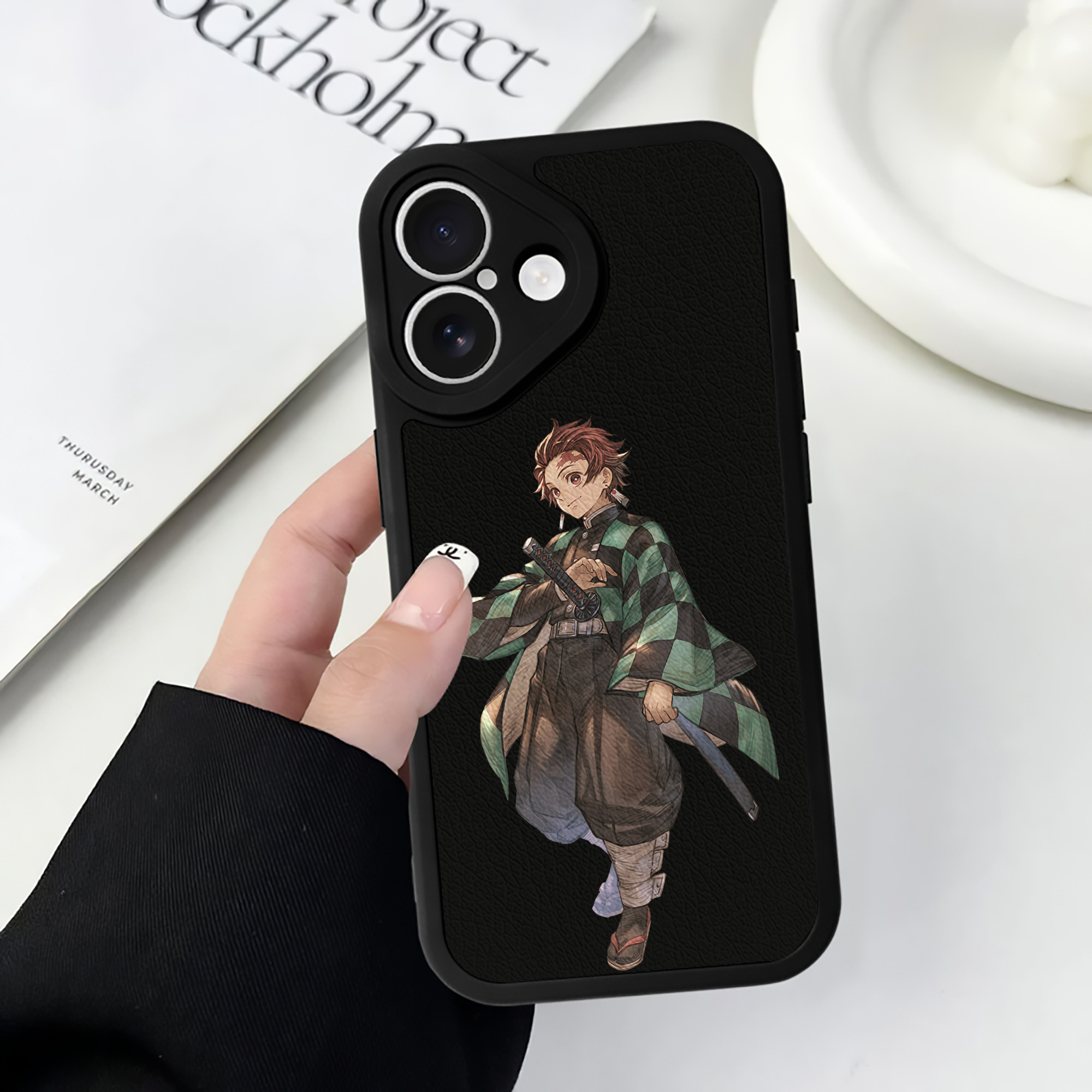 （画像用） 鬼滅の刃 竈門 炭治郎／かまど たんじろう Kamado Tanjirou 【iPhone 16シリーズ対応】シリコンスマホケース（レザー調） 材質：シリコン